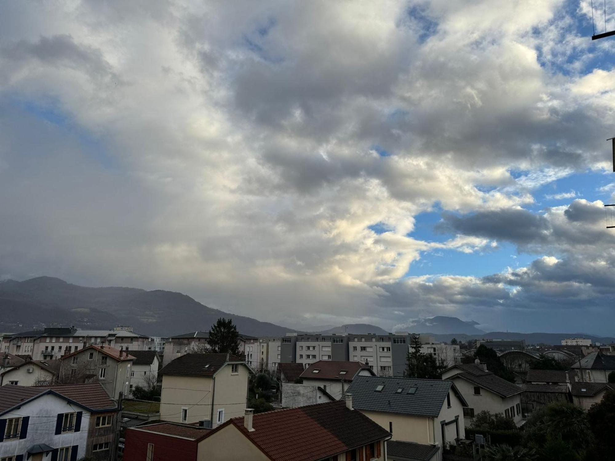 Appartement Proche Grenoble Centre Et Campus Saint-Martin-d'Heres Luaran gambar